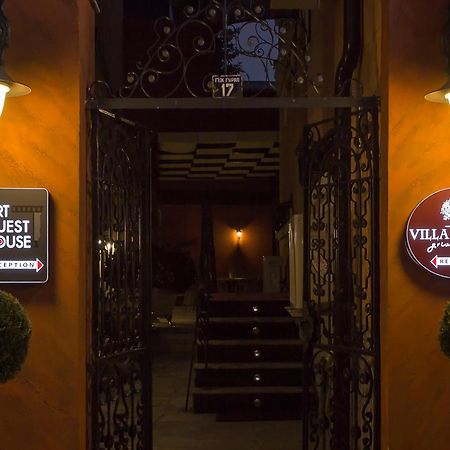 8 1/2 Art Guest House Plovdiv Bagian luar foto