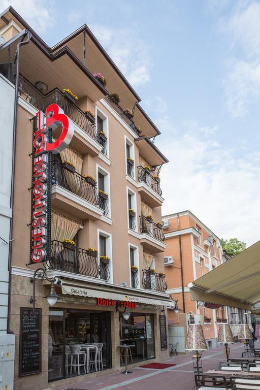 8 1/2 Art Guest House Plovdiv Bagian luar foto