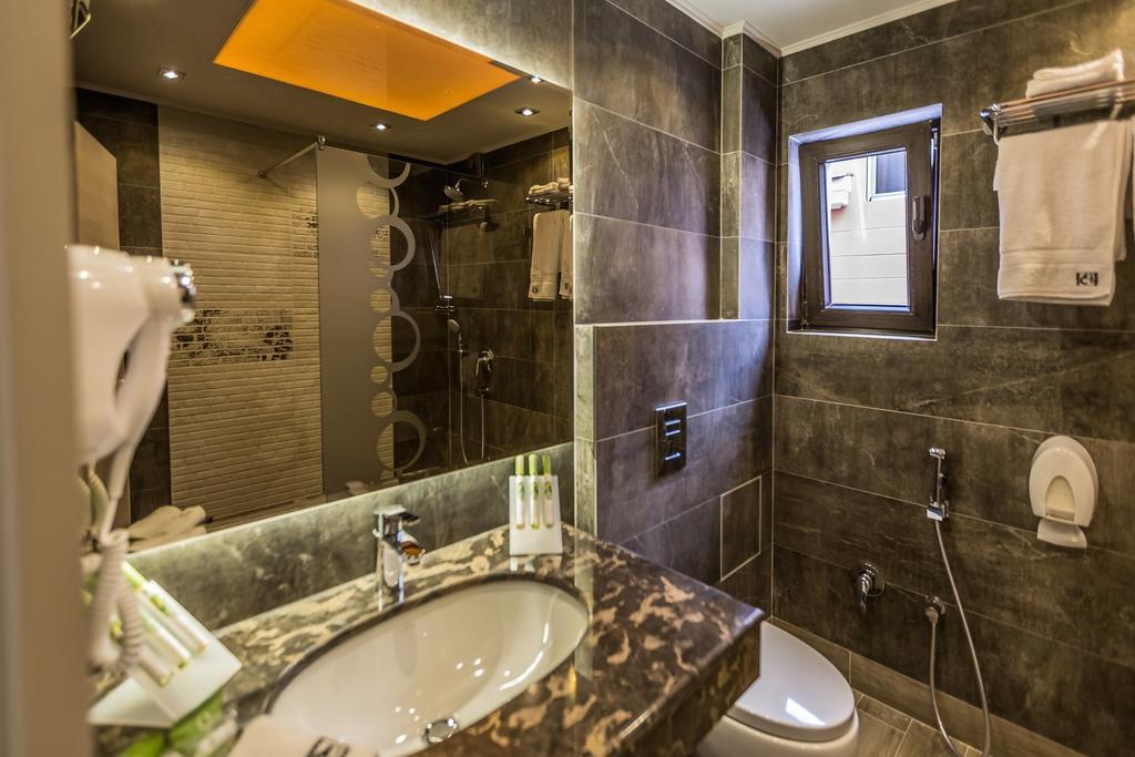 8 1/2 Art Guest House Plovdiv Ruang foto