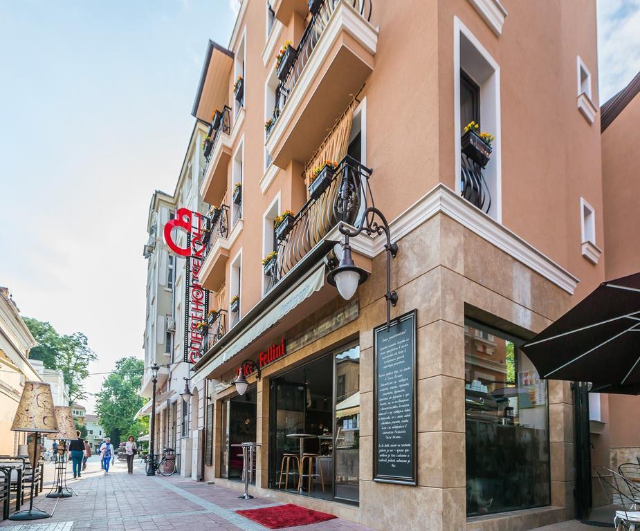 8 1/2 Art Guest House Plovdiv Bagian luar foto