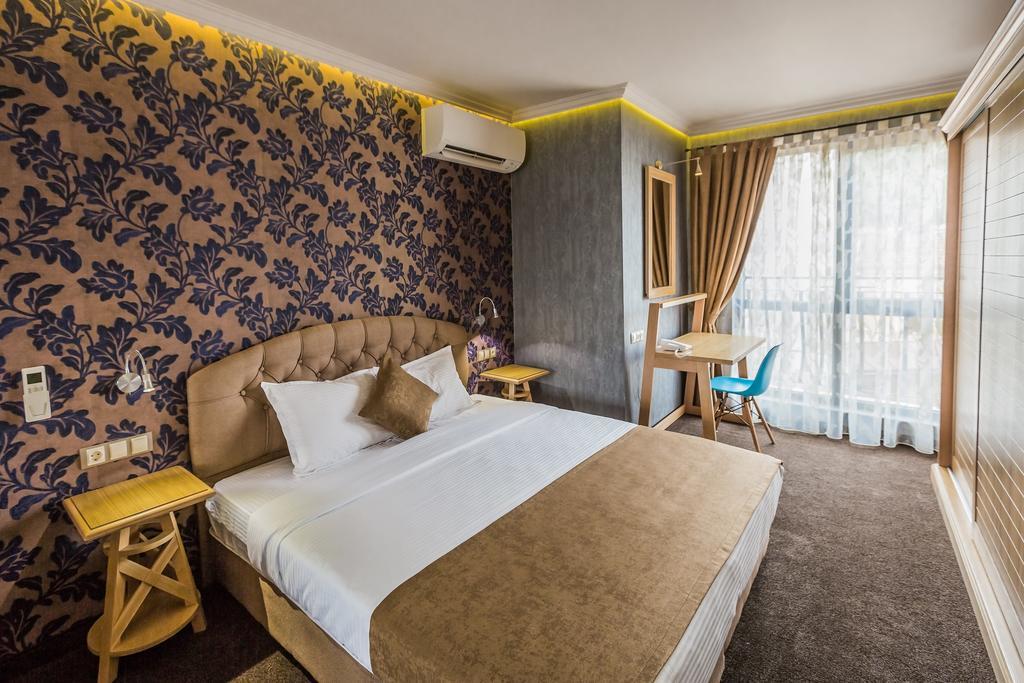 8 1/2 Art Guest House Plovdiv Bagian luar foto