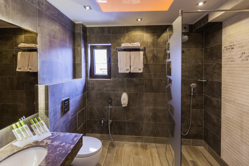 8 1/2 Art Guest House Plovdiv Ruang foto