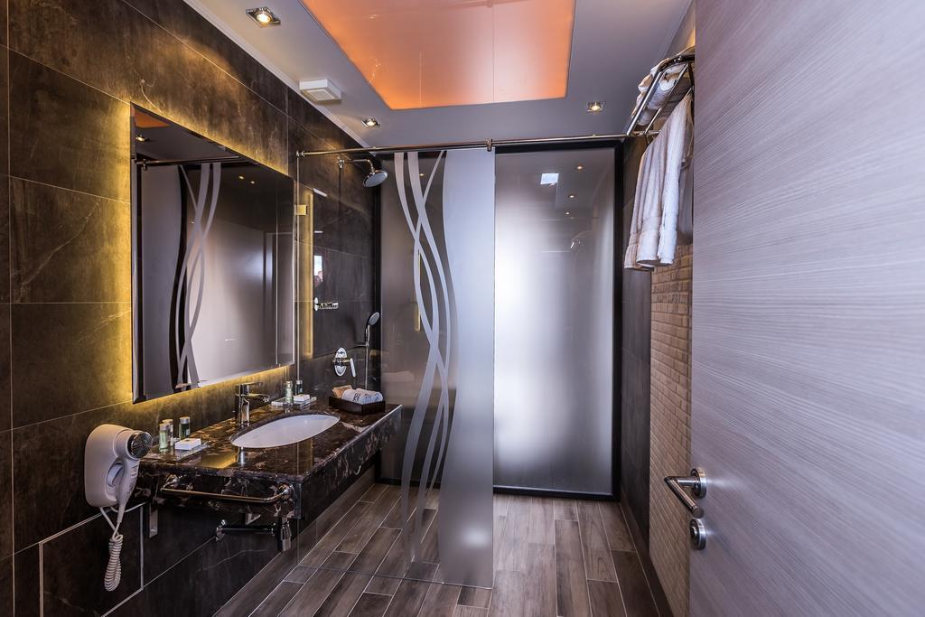 8 1/2 Art Guest House Plovdiv Ruang foto