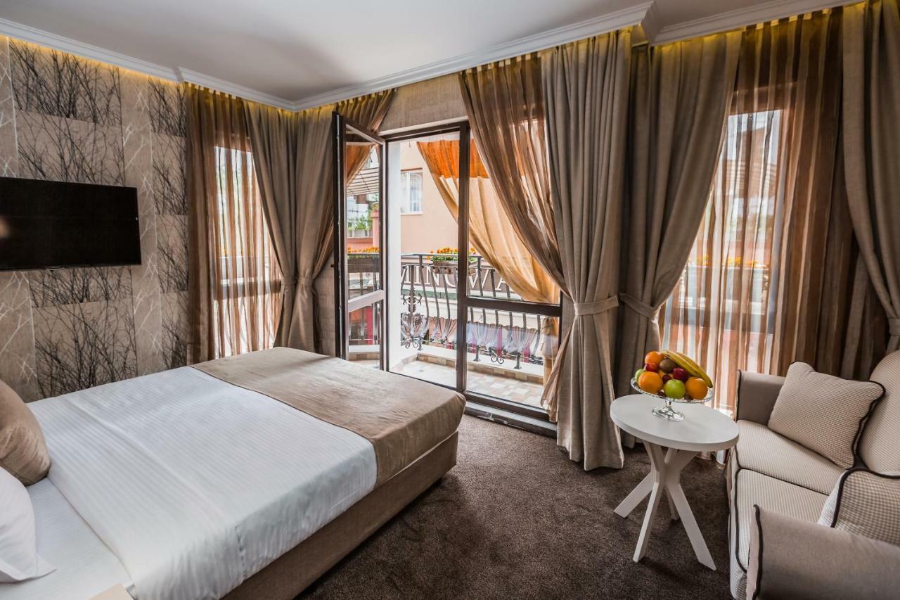 8 1/2 Art Guest House Plovdiv Bagian luar foto